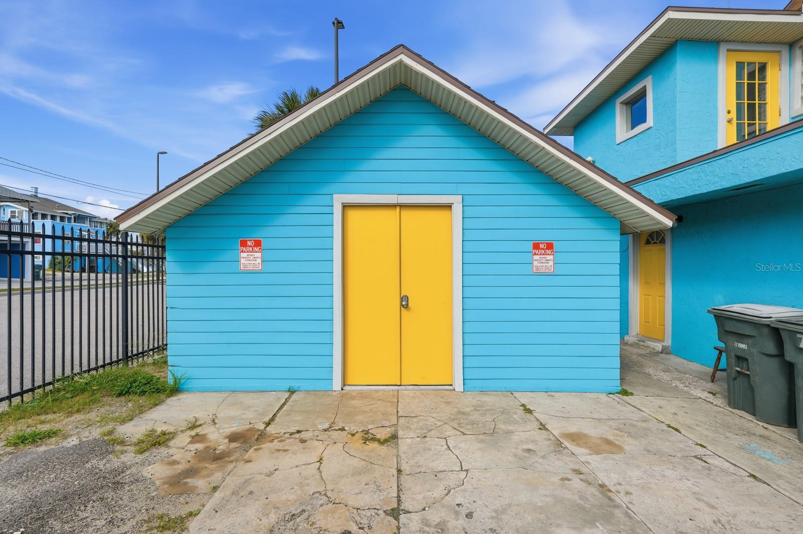 Image 2 of 64 For 715 Harvey Avenue