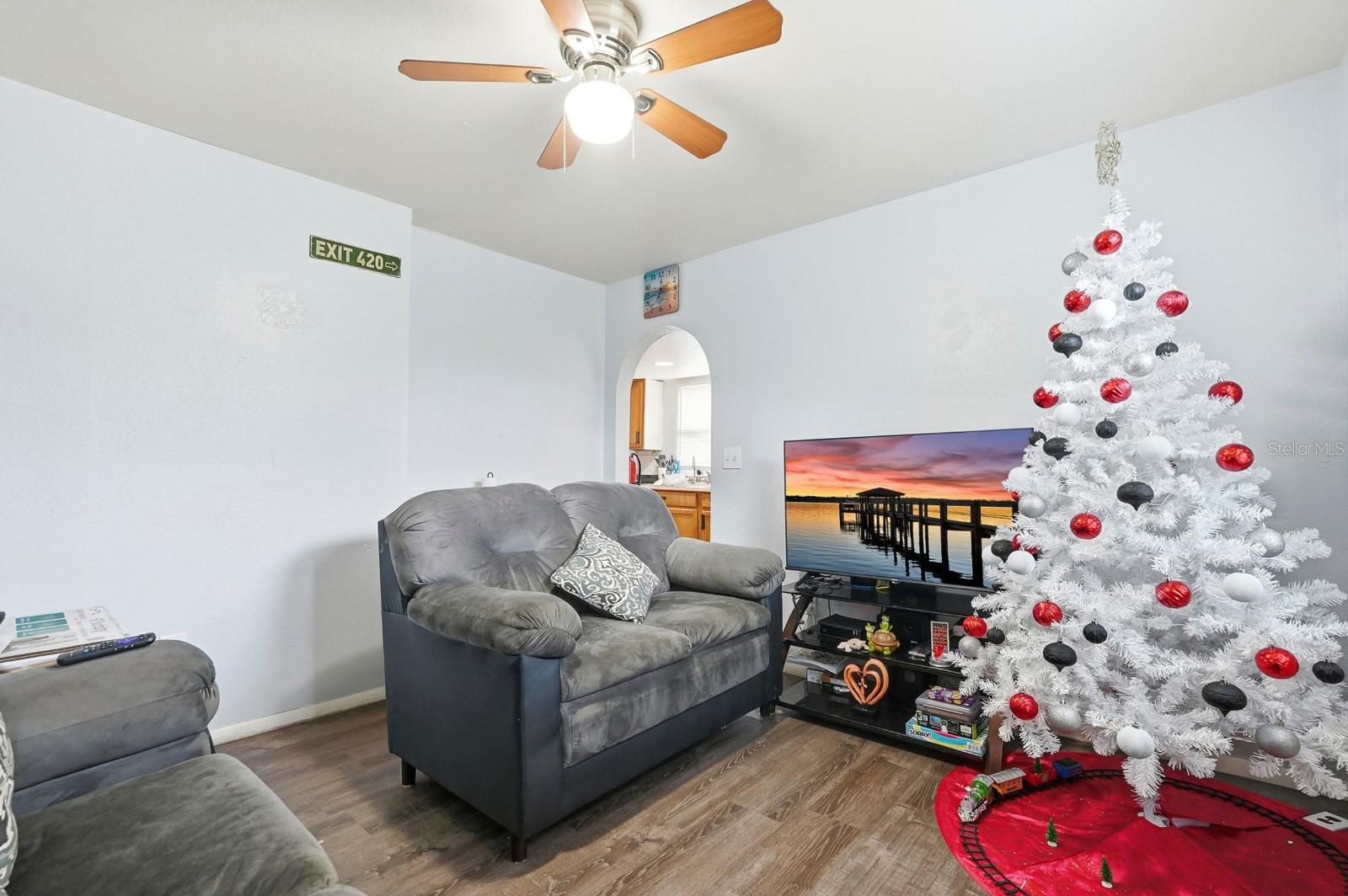 Image 21 of 64 For 715 Harvey Avenue