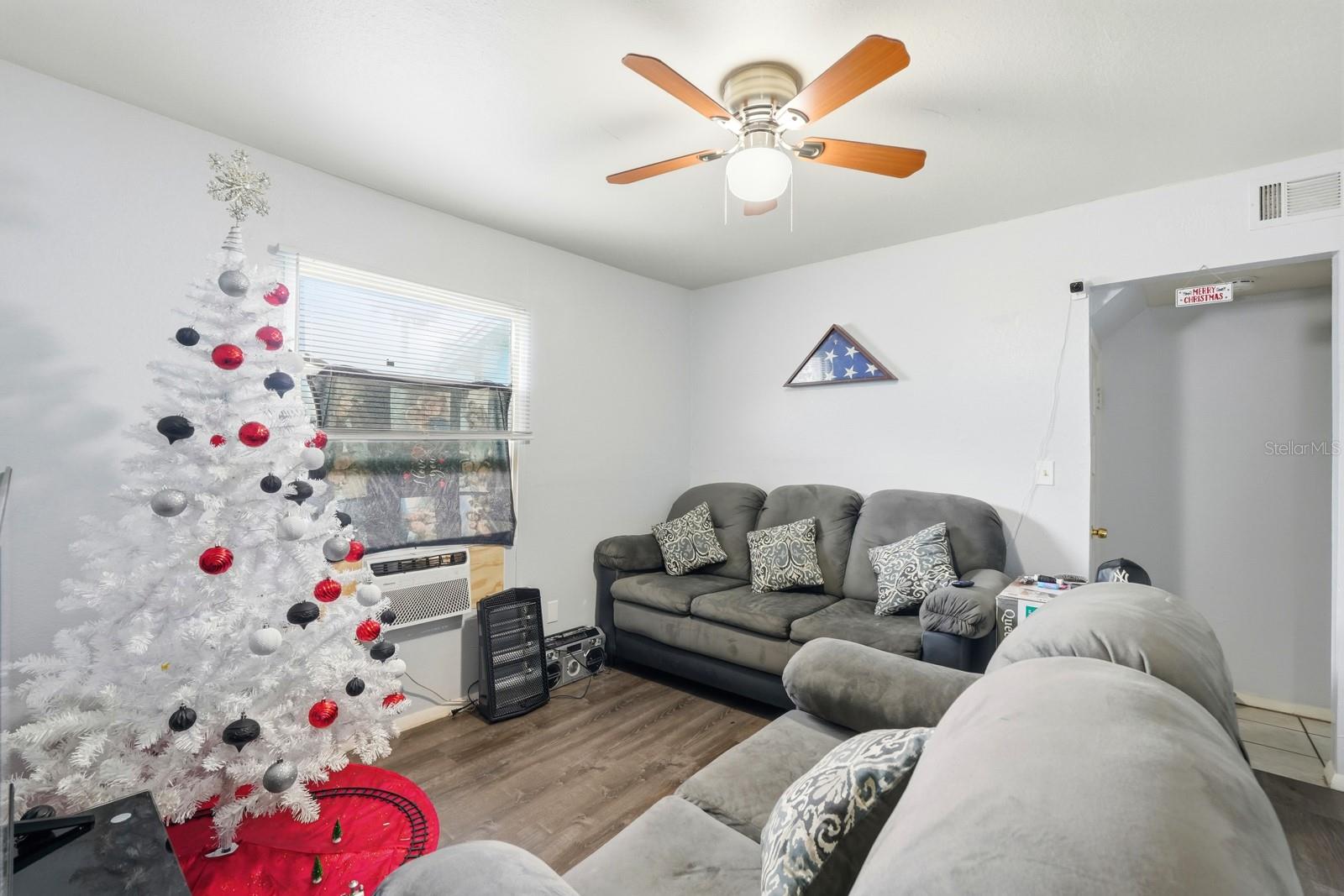 Image 22 of 64 For 715 Harvey Avenue