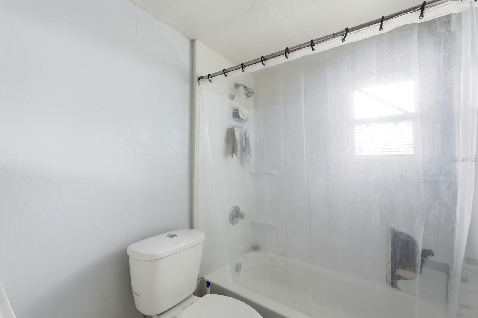 Image 24 of 64 For 715 Harvey Avenue