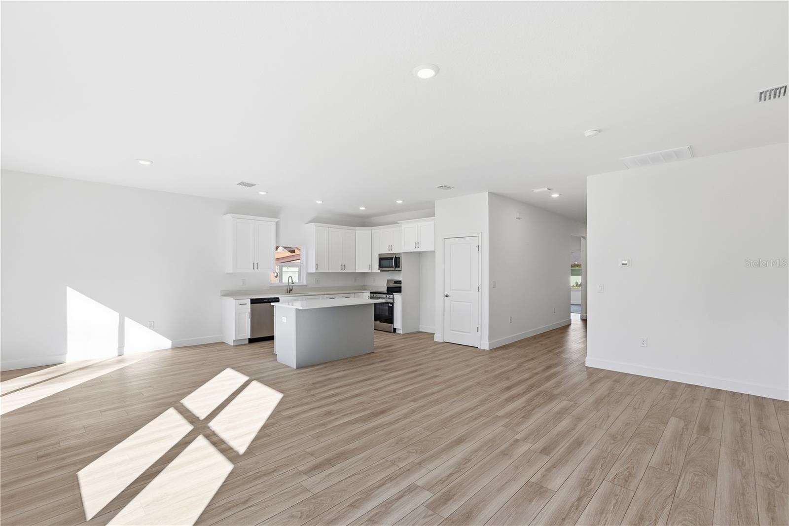 Image 10 of 27 For 2006 Maple Avenue