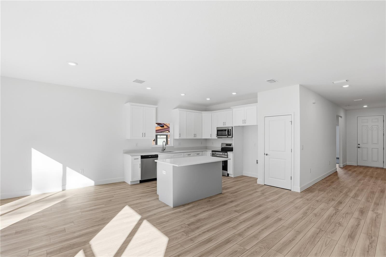 Image 11 of 27 For 2006 Maple Avenue