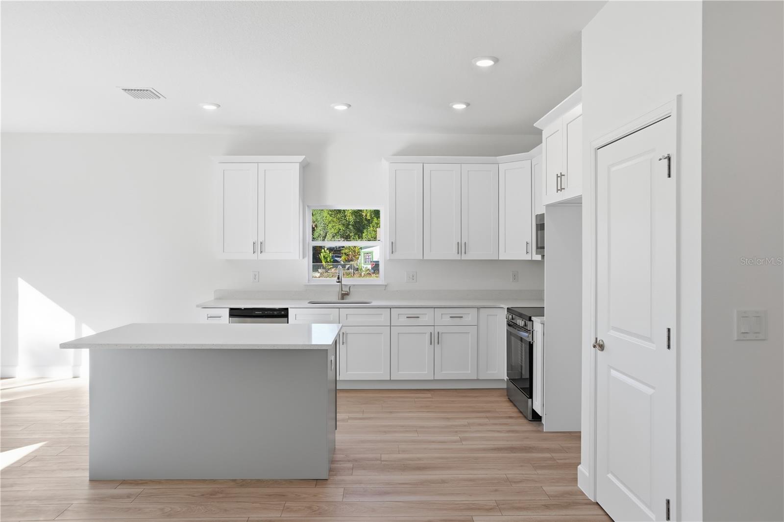 Image 13 of 27 For 2006 Maple Avenue