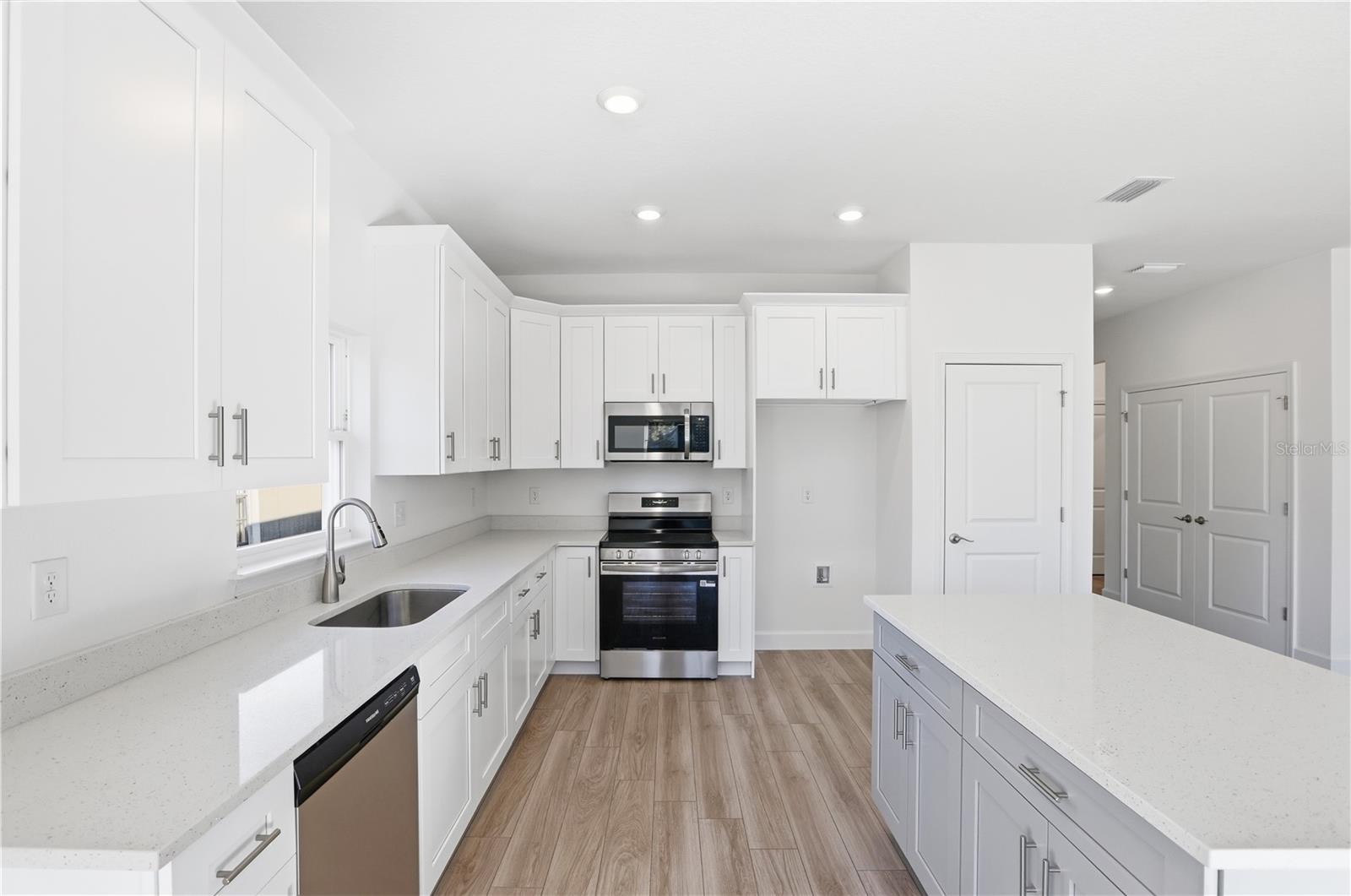 Image 14 of 27 For 2006 Maple Avenue