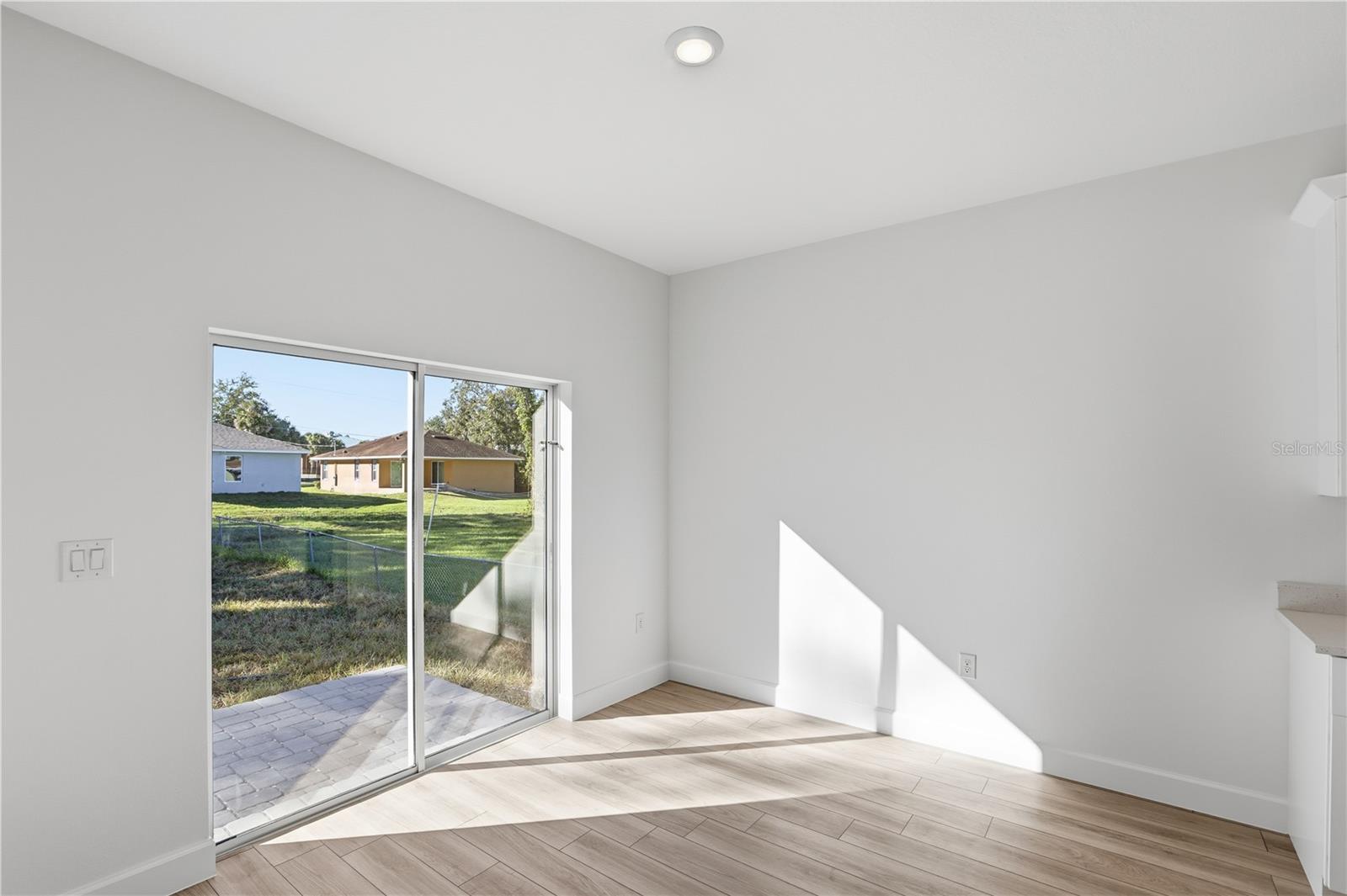 Image 15 of 27 For 2006 Maple Avenue