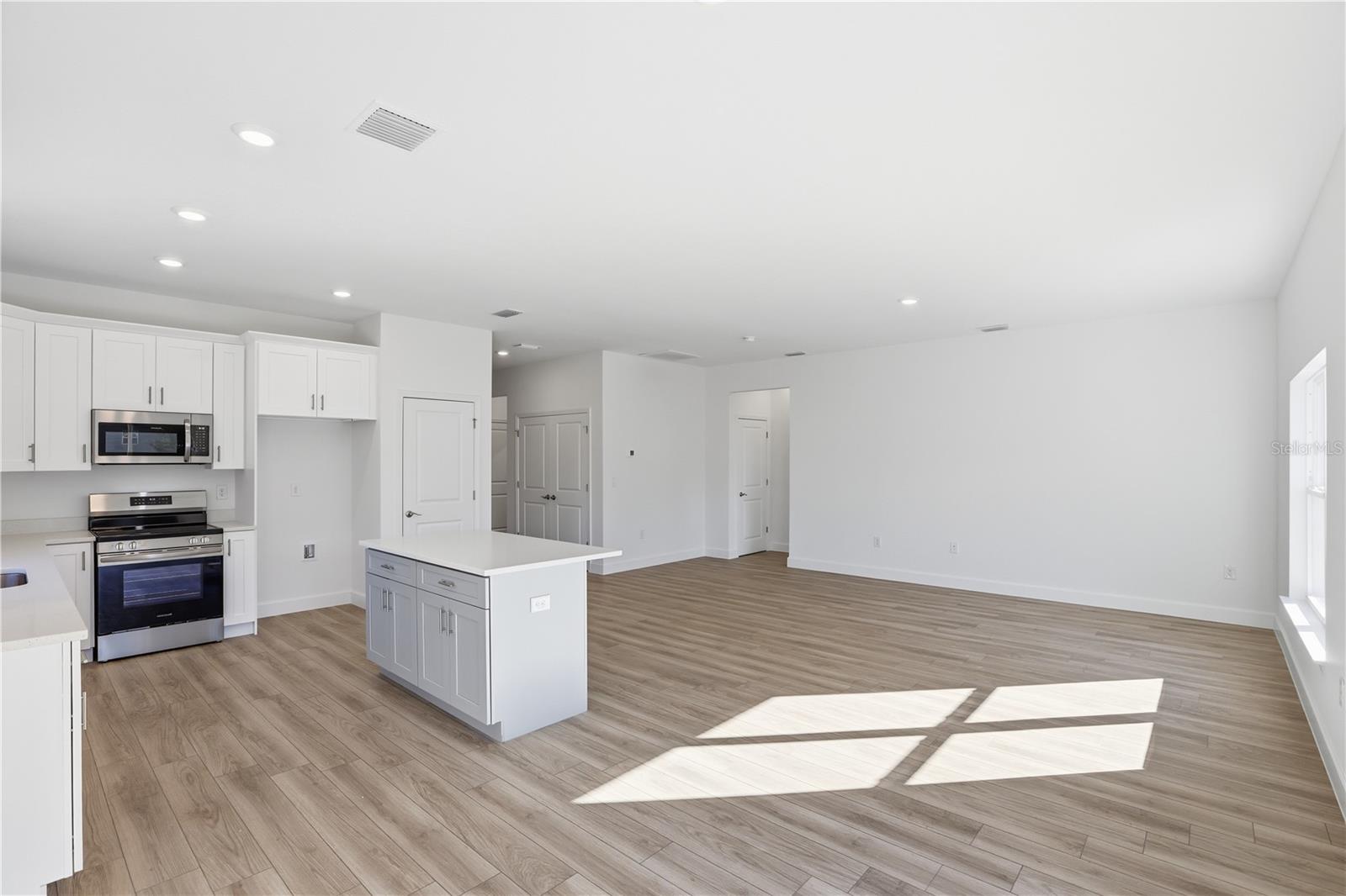 Image 16 of 27 For 2006 Maple Avenue