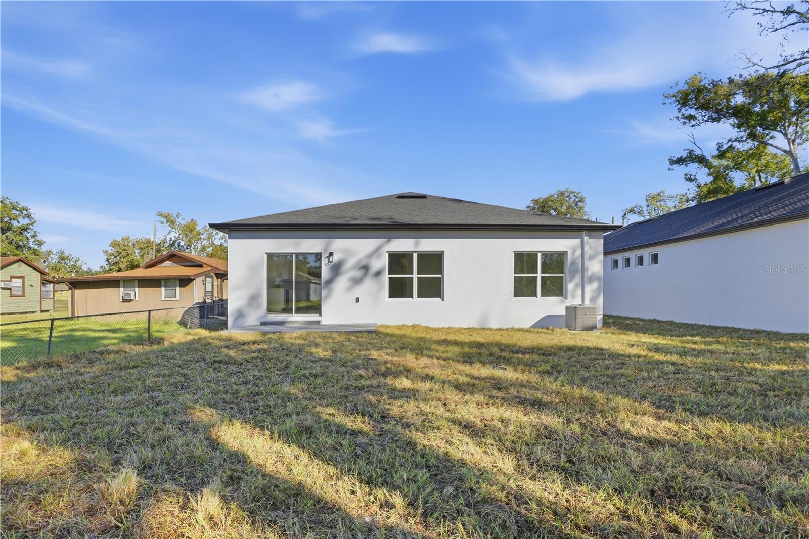 Image 26 of 27 For 2006 Maple Avenue