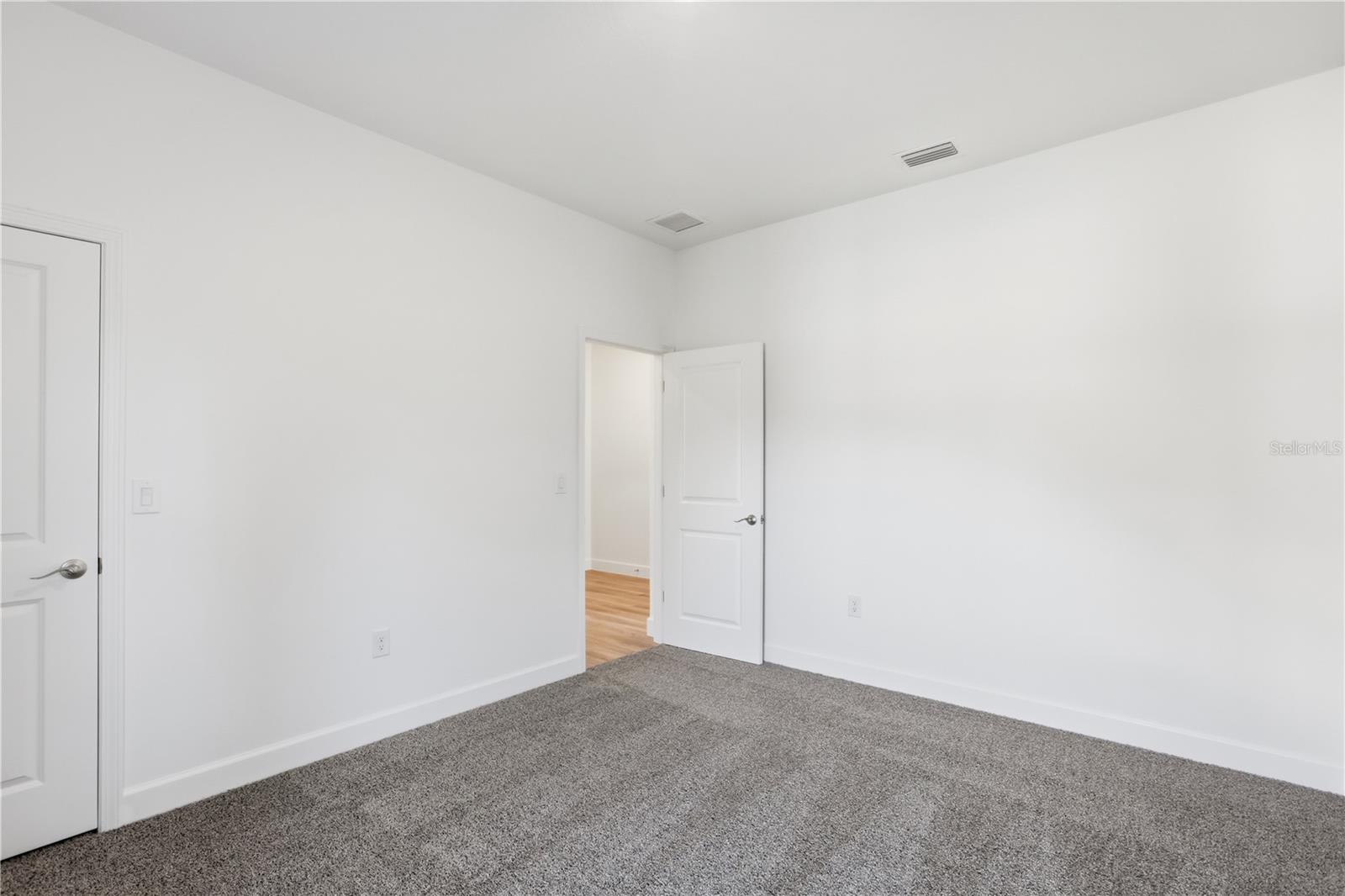 Image 6 of 27 For 2006 Maple Avenue