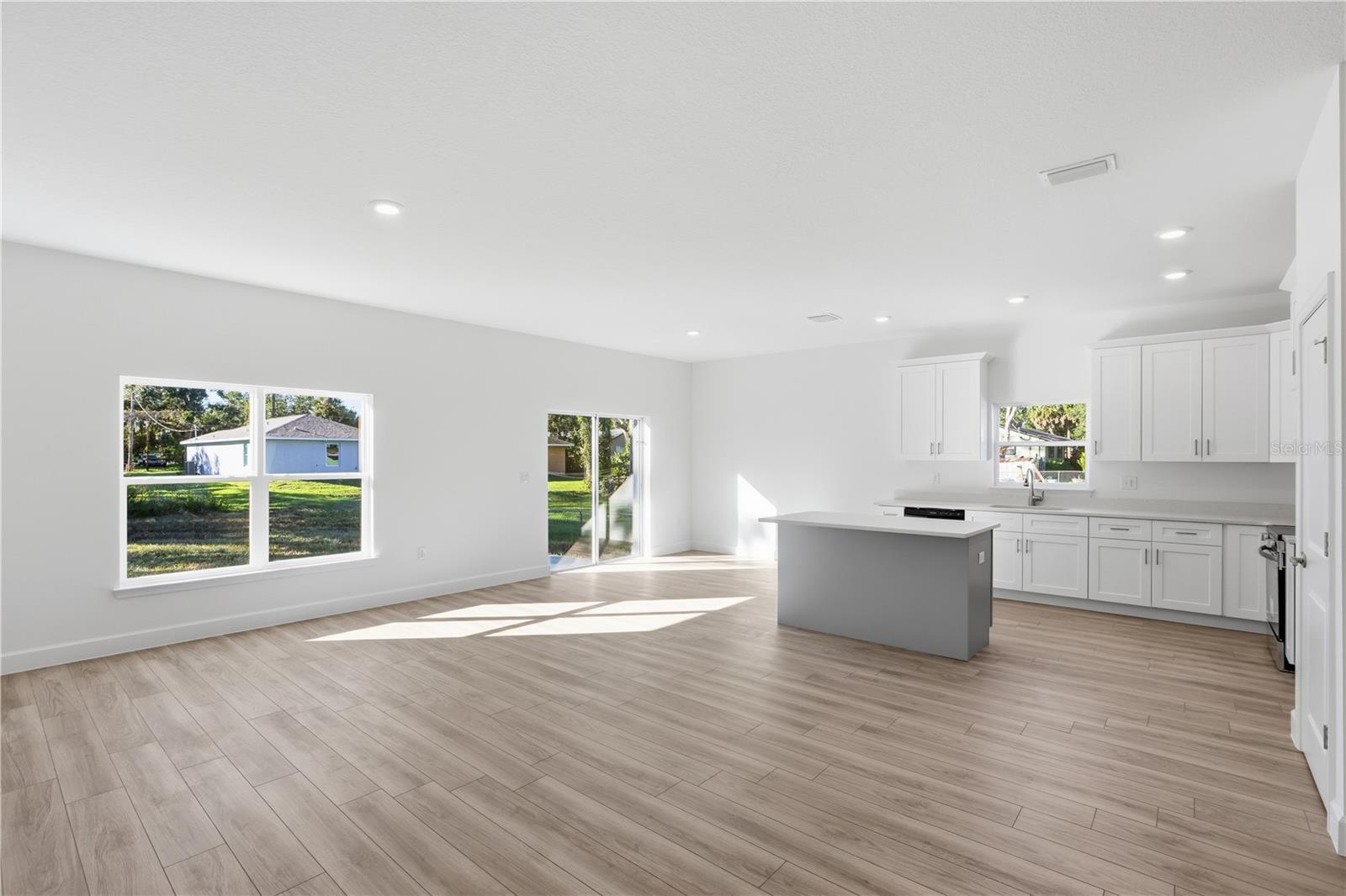 Image 9 of 27 For 2006 Maple Avenue