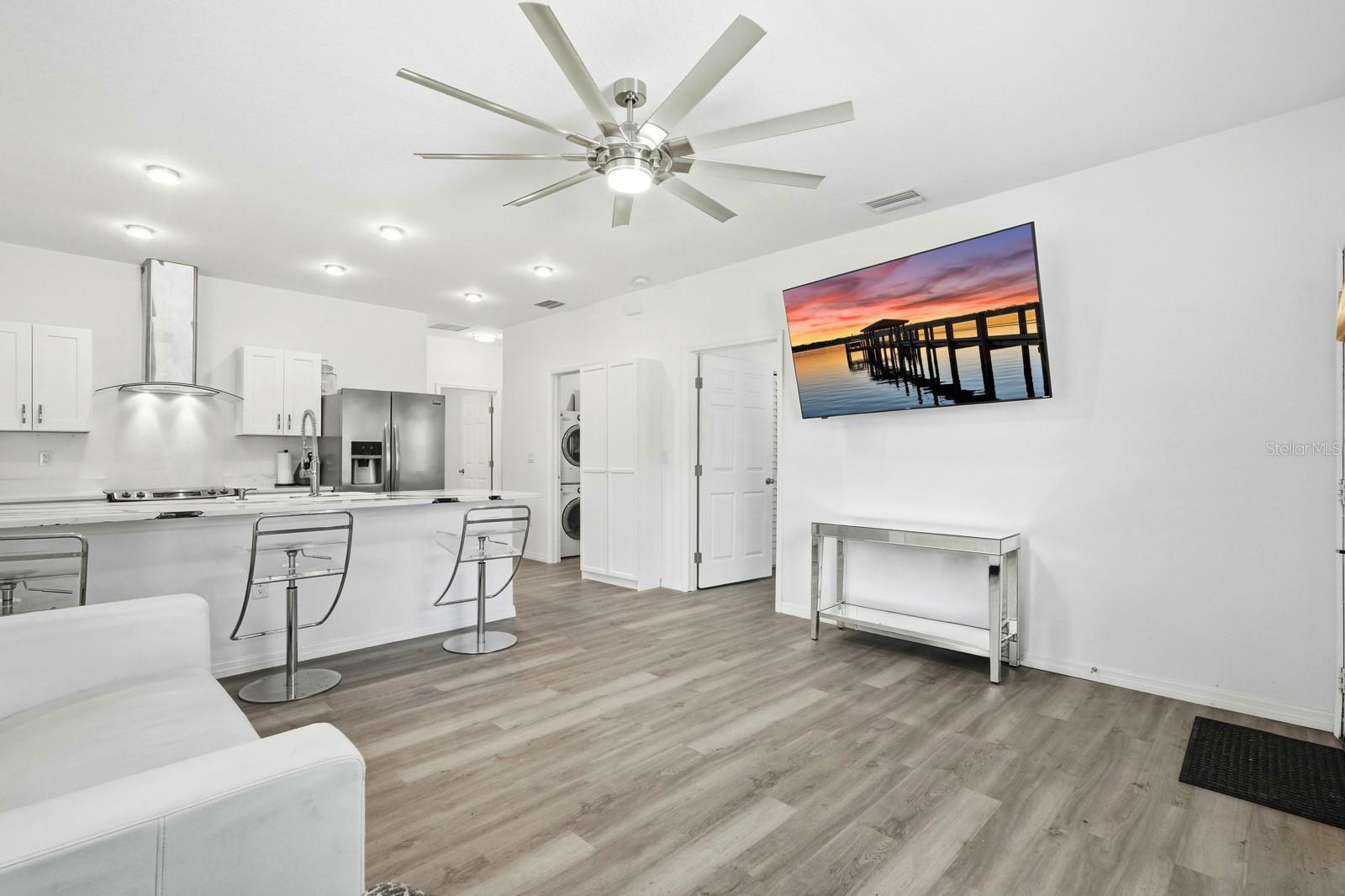 Image 10 of 33 For 557 Live Oak Avenue