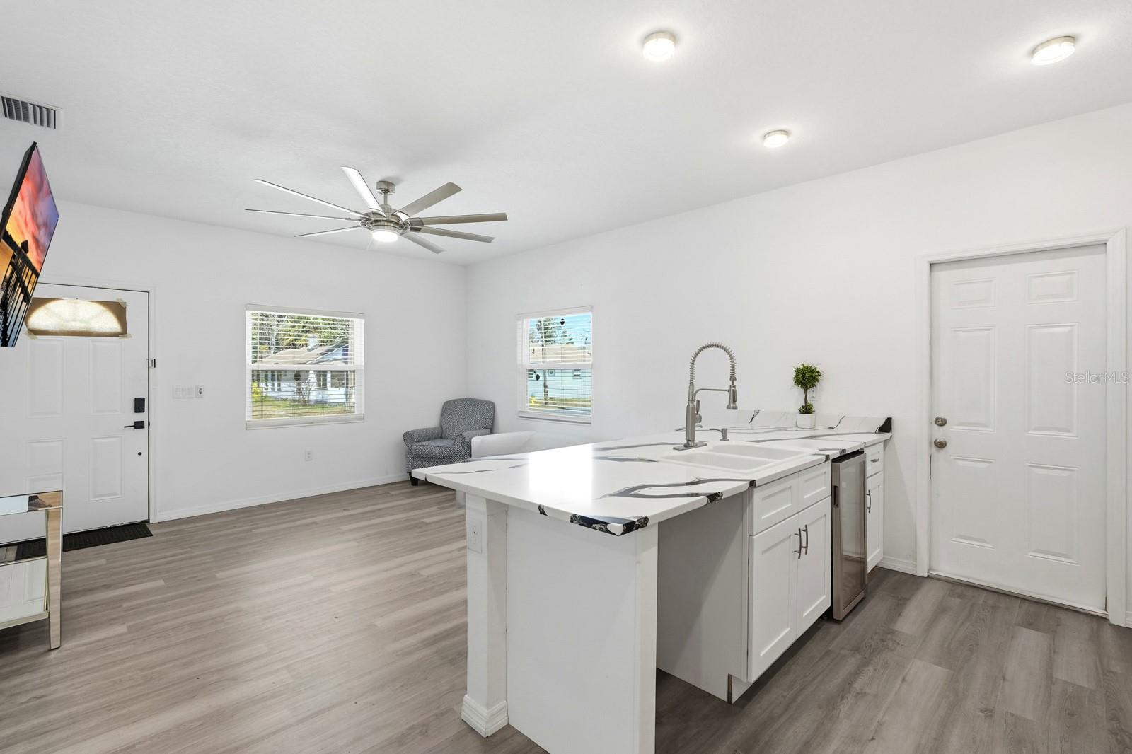 Image 11 of 33 For 557 Live Oak Avenue