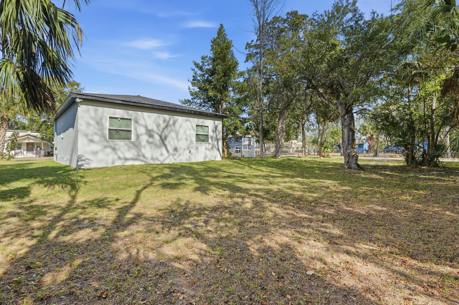 Image 21 of 33 For 557 Live Oak Avenue