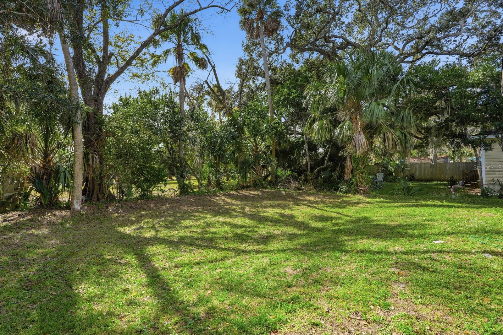 Image 24 of 33 For 557 Live Oak Avenue