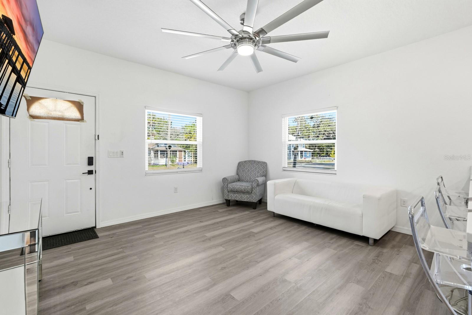 Image 7 of 33 For 557 Live Oak Avenue