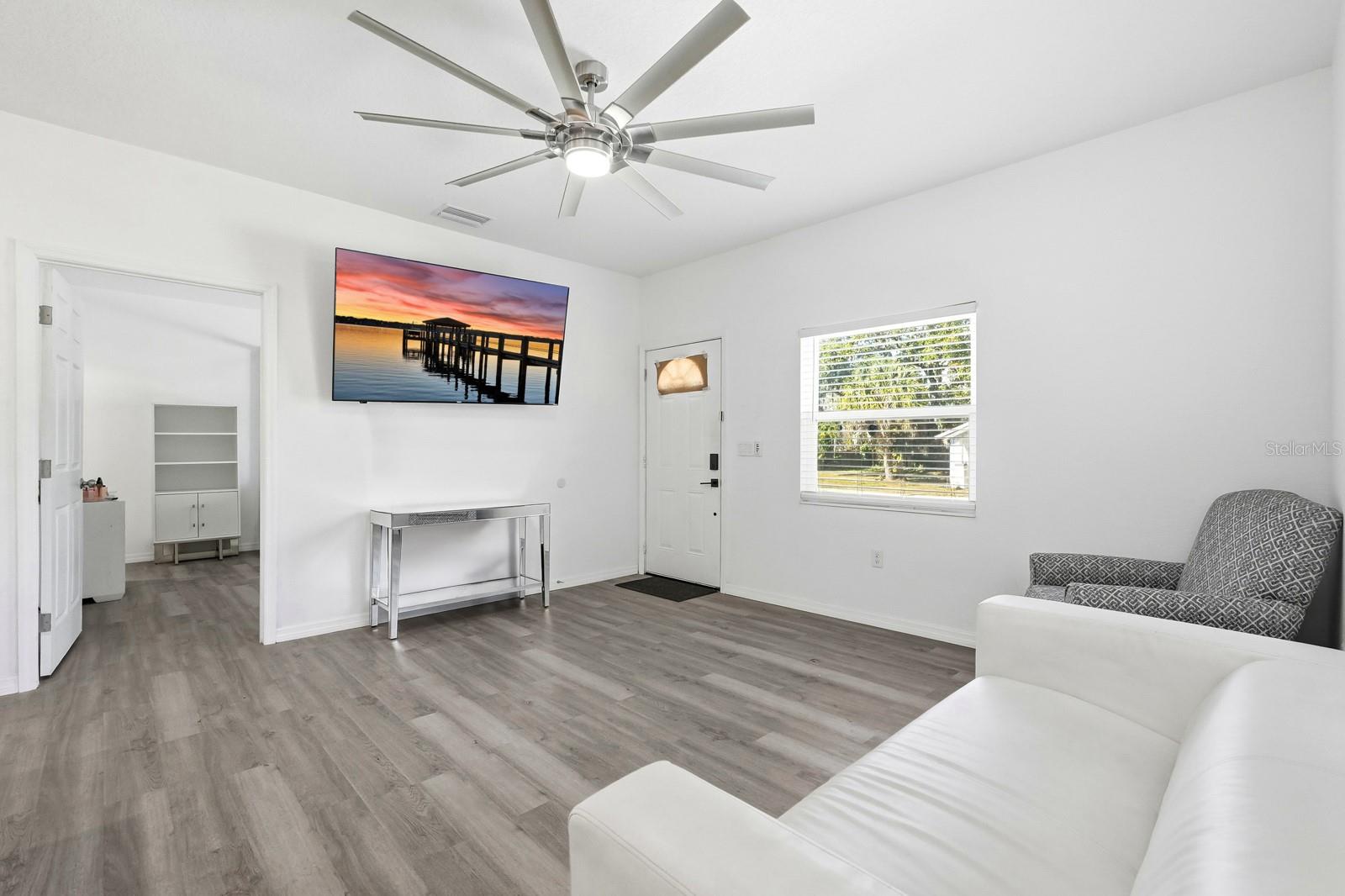 Image 8 of 33 For 557 Live Oak Avenue