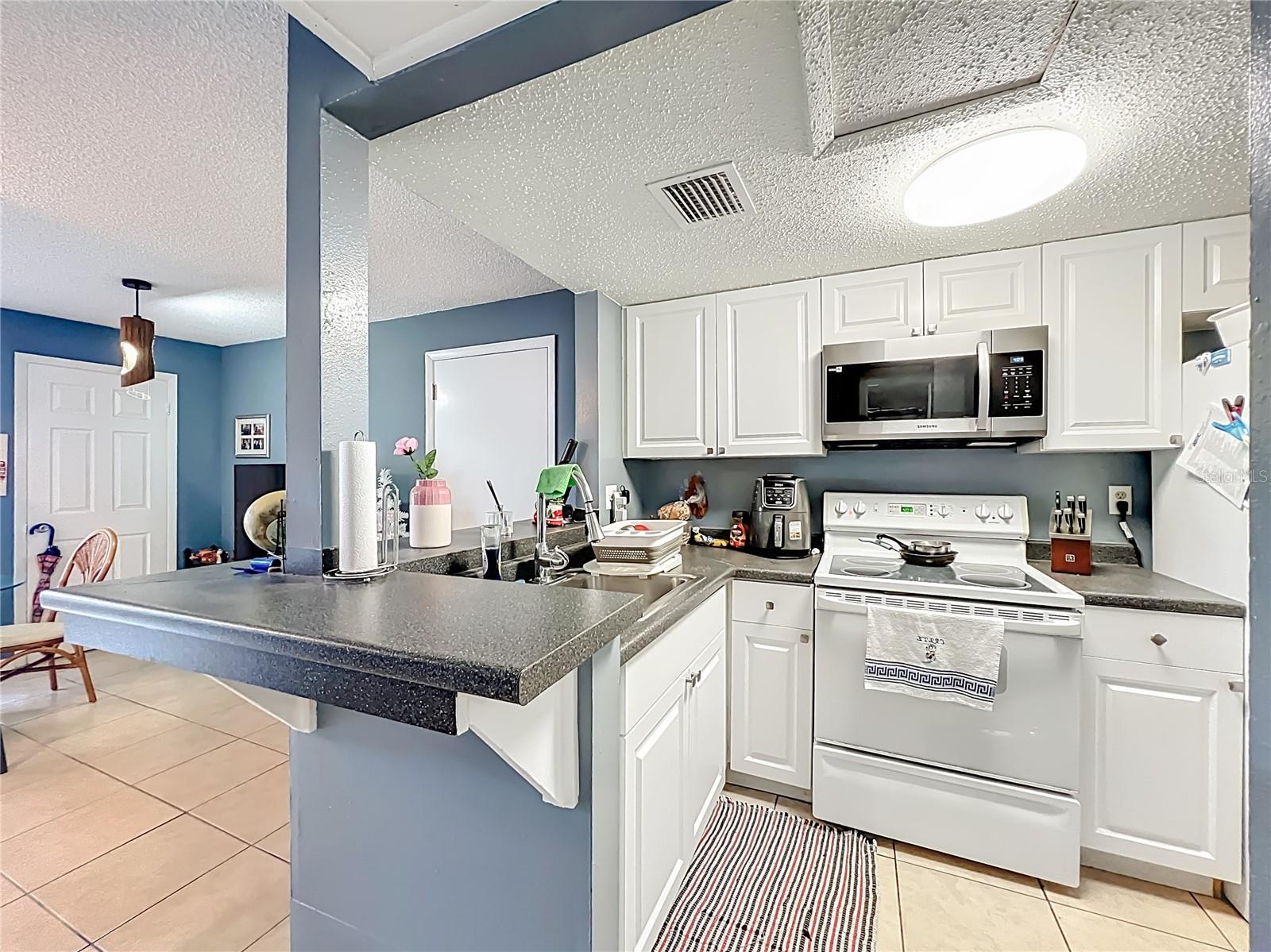 Image 10 of 21 For 582 Orange Drive 100