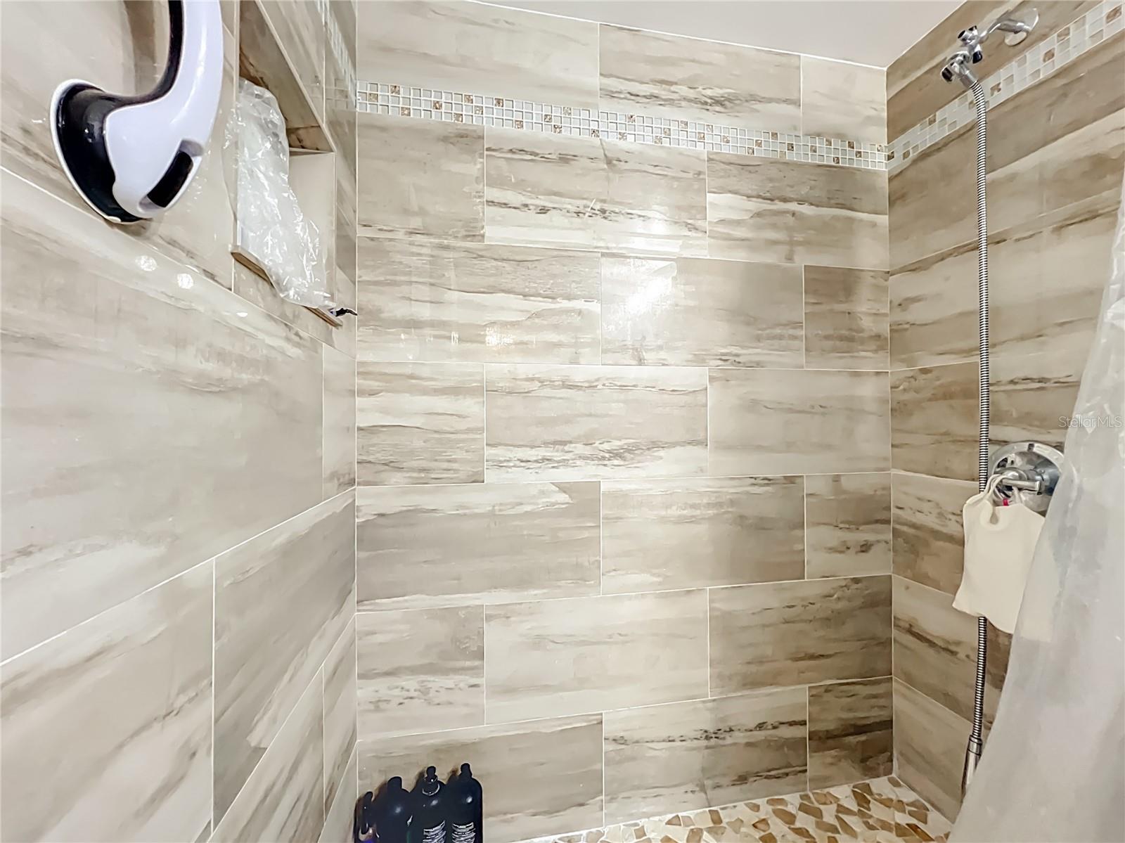 Image 15 of 21 For 582 Orange Drive 100