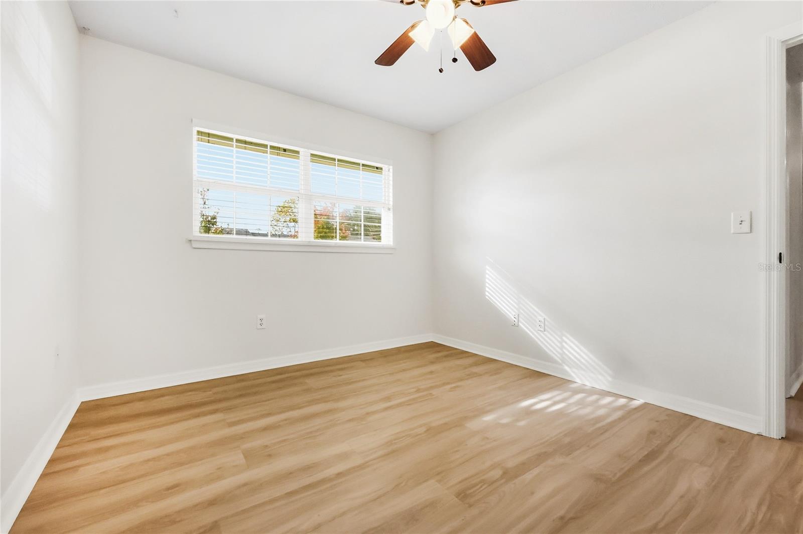 Image 16 of 27 For 249 Hill Avenue 30