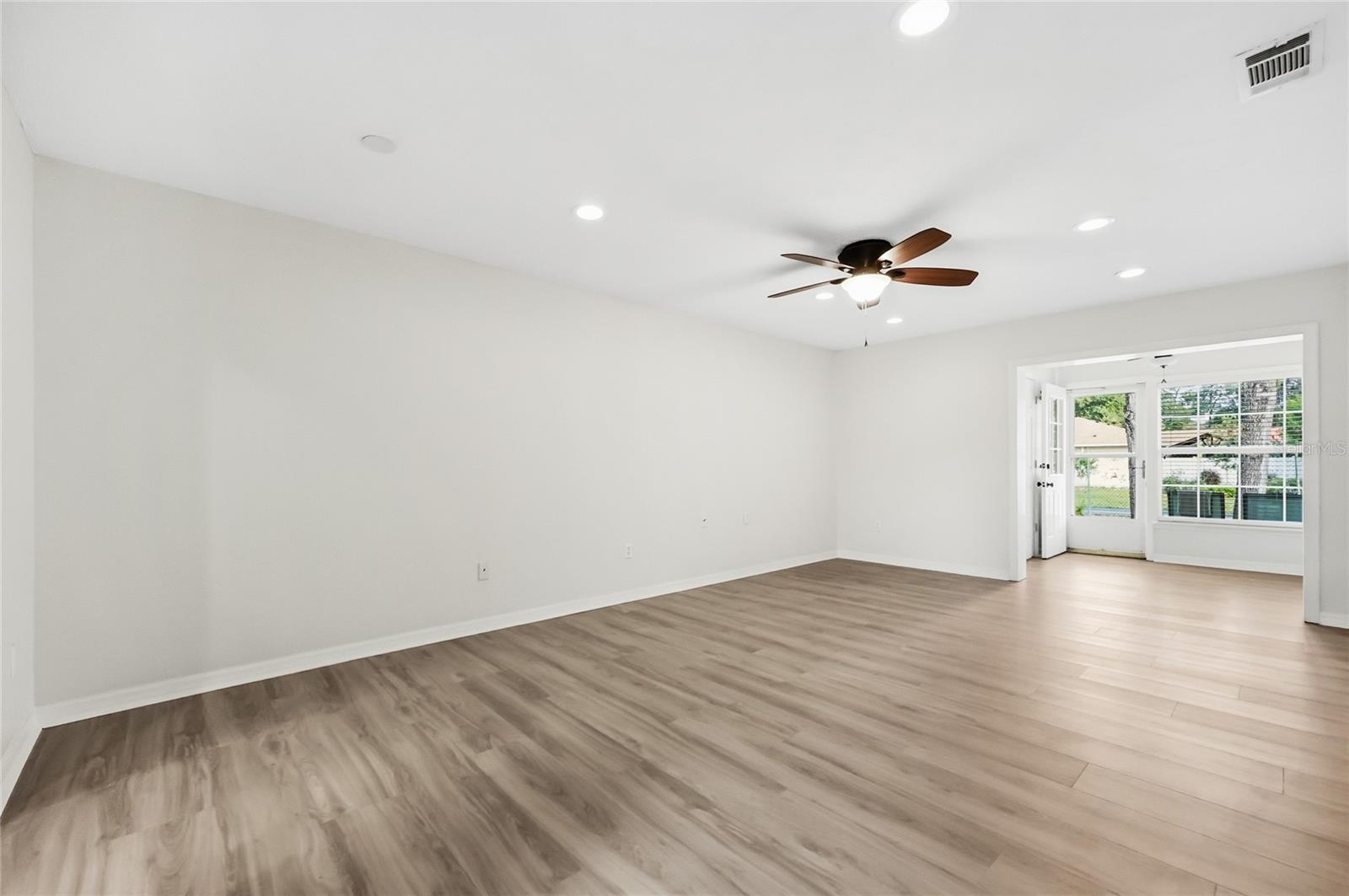 Image 5 of 27 For 249 Hill Avenue 30