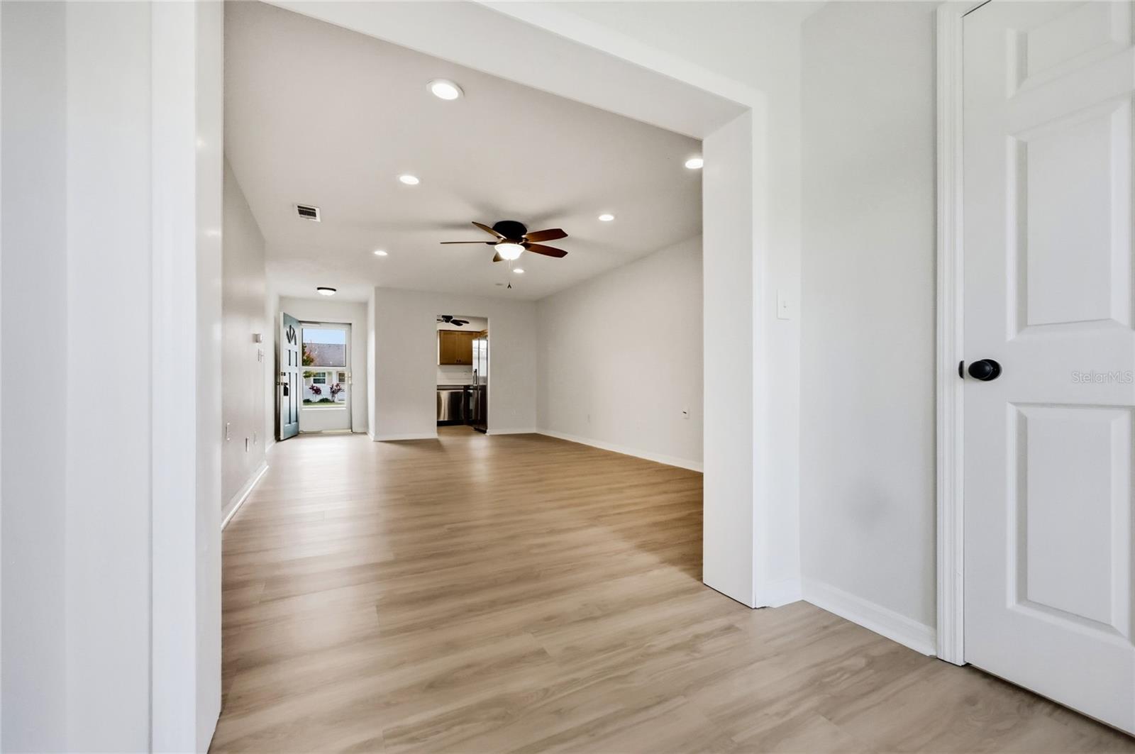 Image 7 of 27 For 249 Hill Avenue 30