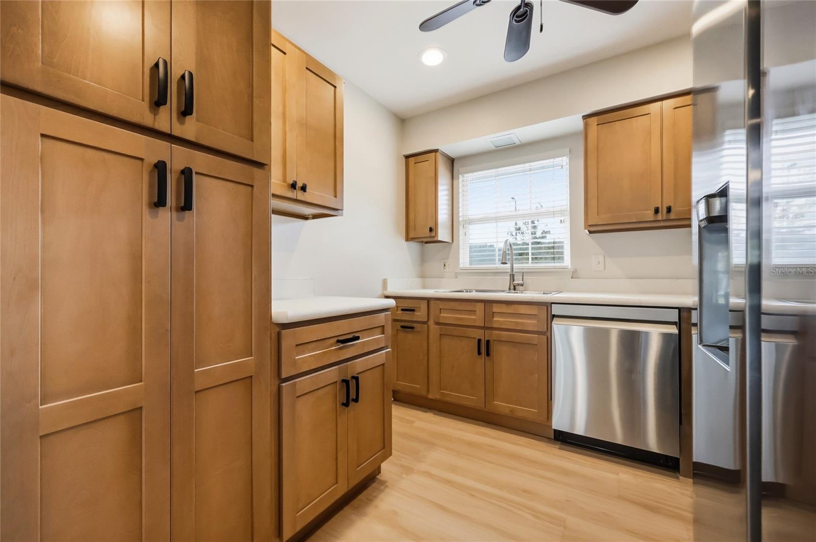 Image 9 of 27 For 249 Hill Avenue 30