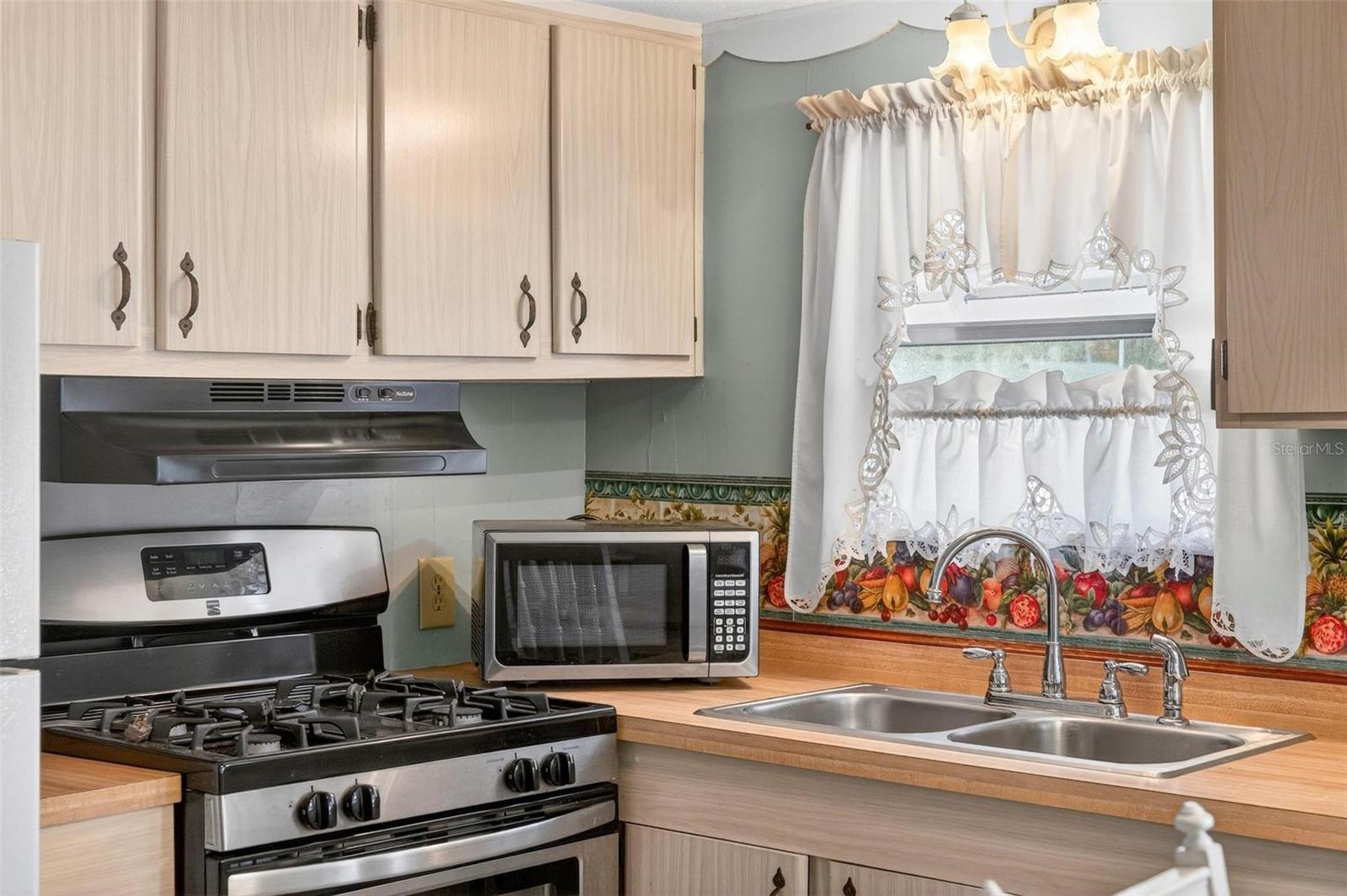 Image 11 of 60 For 684 Cindi Avenue