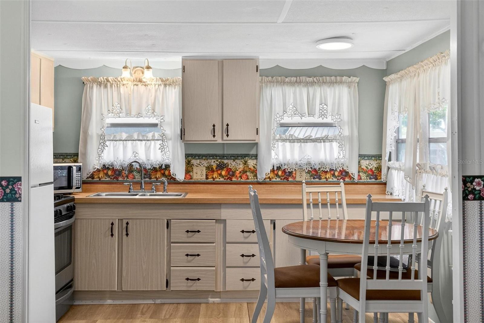 Image 12 of 60 For 684 Cindi Avenue