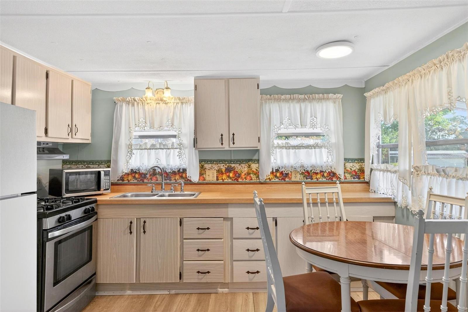 Image 16 of 60 For 684 Cindi Avenue