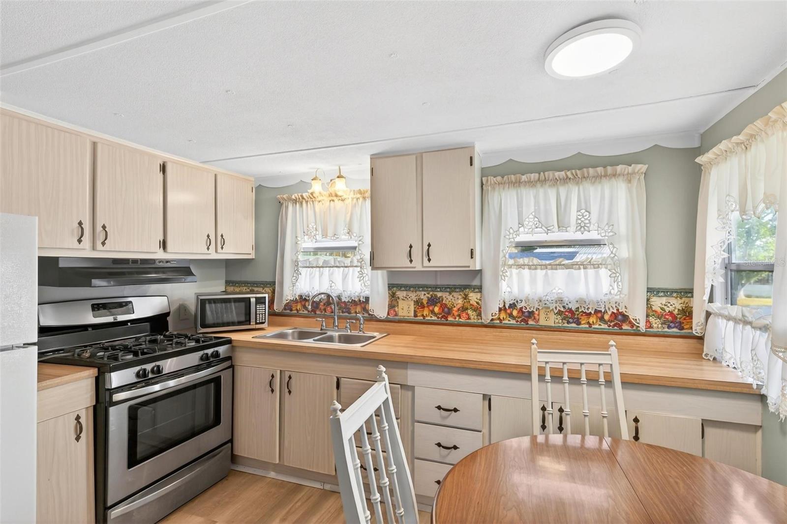 Image 17 of 60 For 684 Cindi Avenue