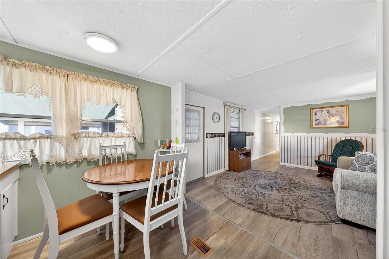 Image 18 of 60 For 684 Cindi Avenue