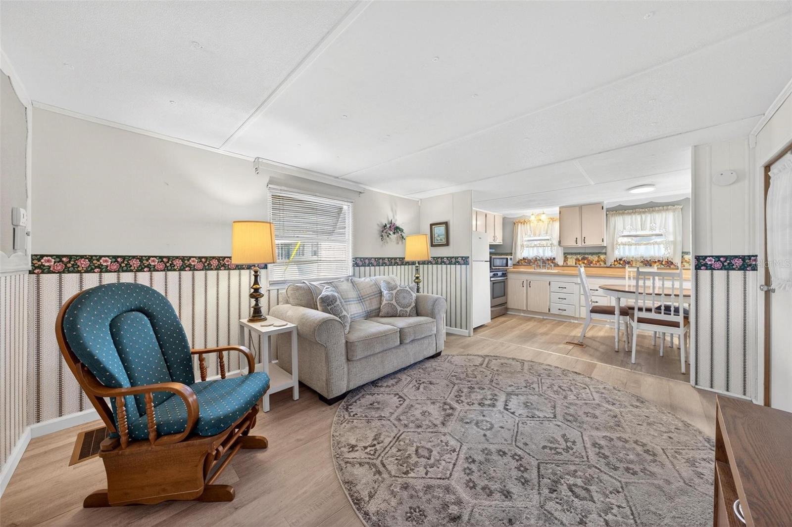 Image 19 of 60 For 684 Cindi Avenue