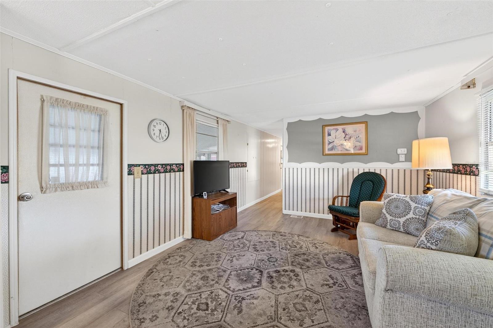 Image 21 of 60 For 684 Cindi Avenue