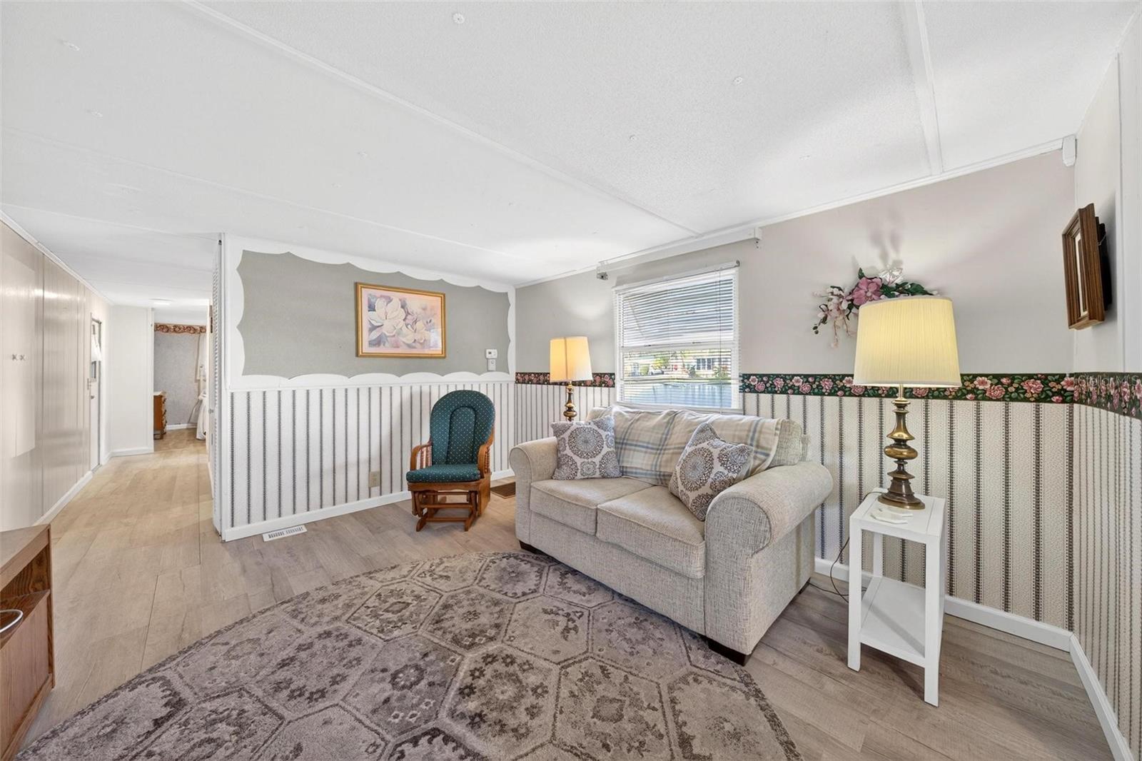 Image 22 of 60 For 684 Cindi Avenue