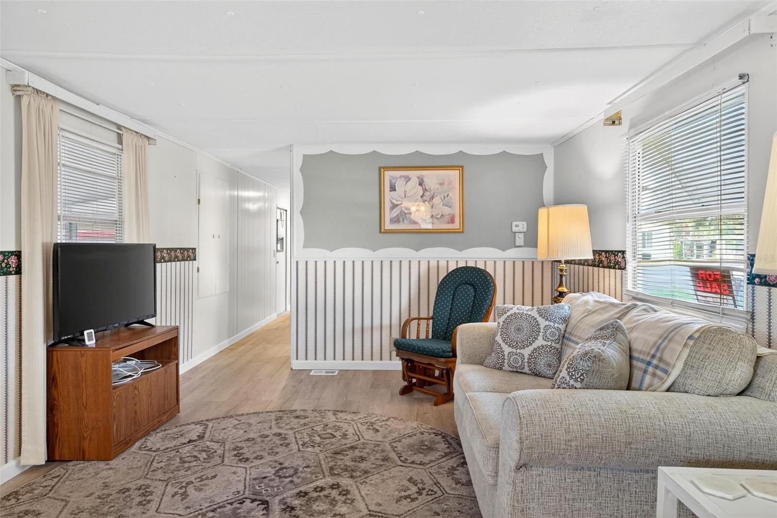 Image 23 of 60 For 684 Cindi Avenue