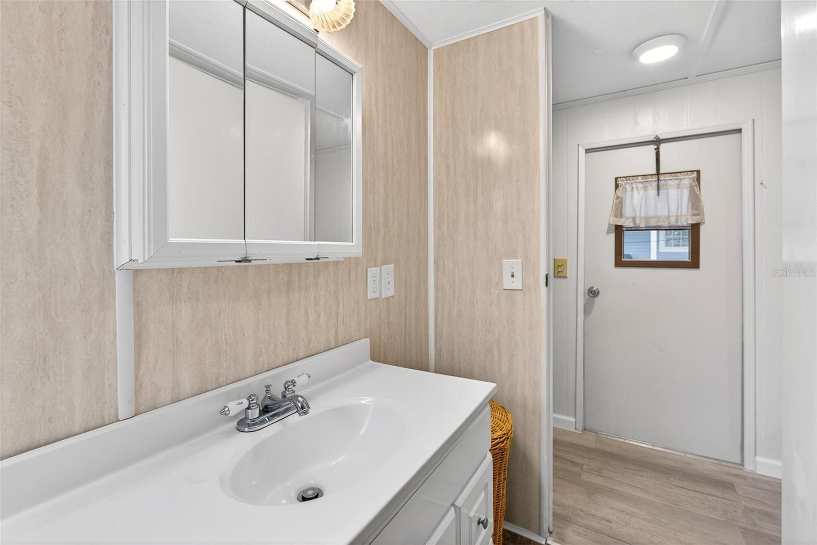 Image 29 of 60 For 684 Cindi Avenue