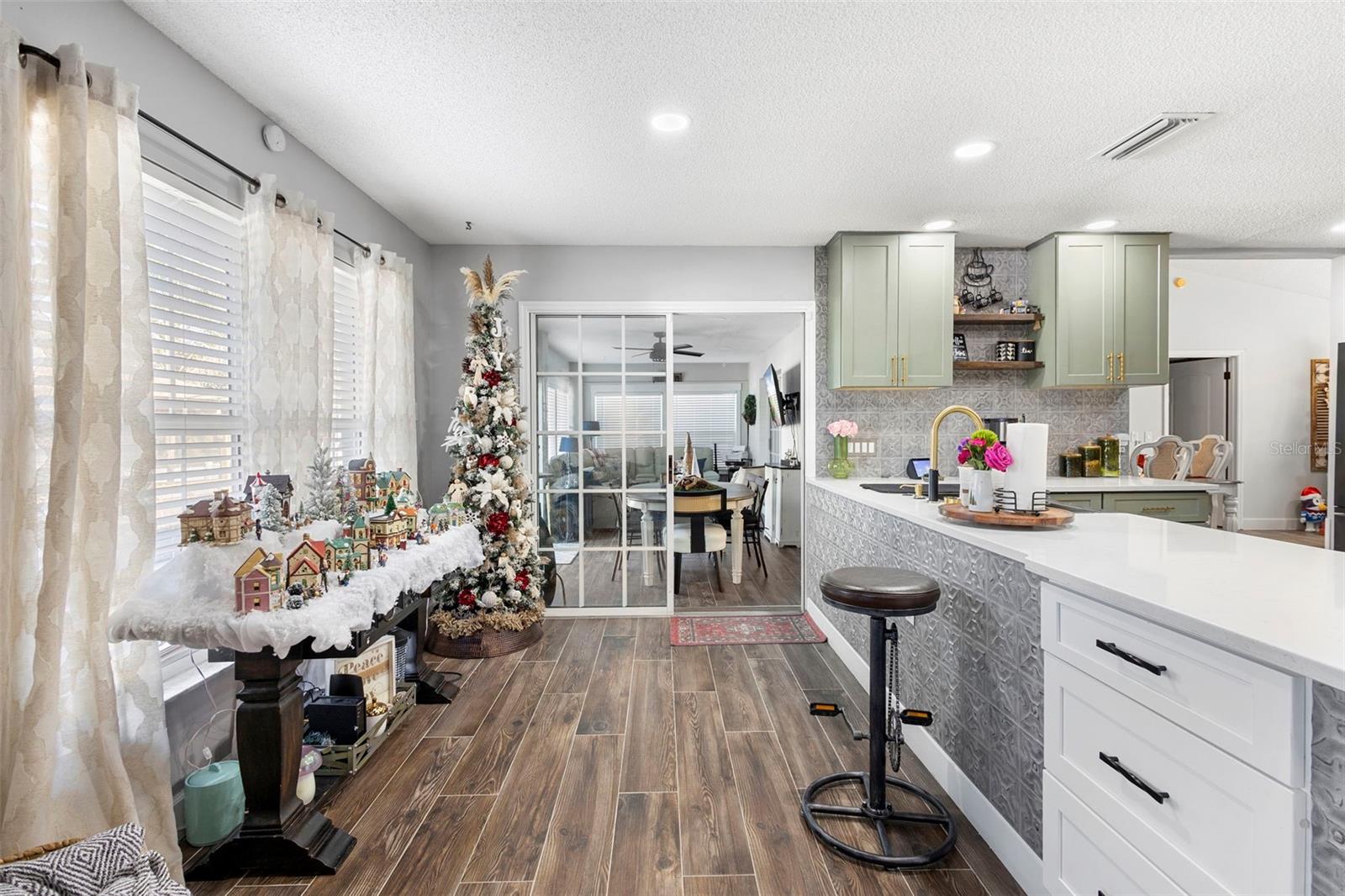 Image 13 of 37 For 2656 Ivydale Drive