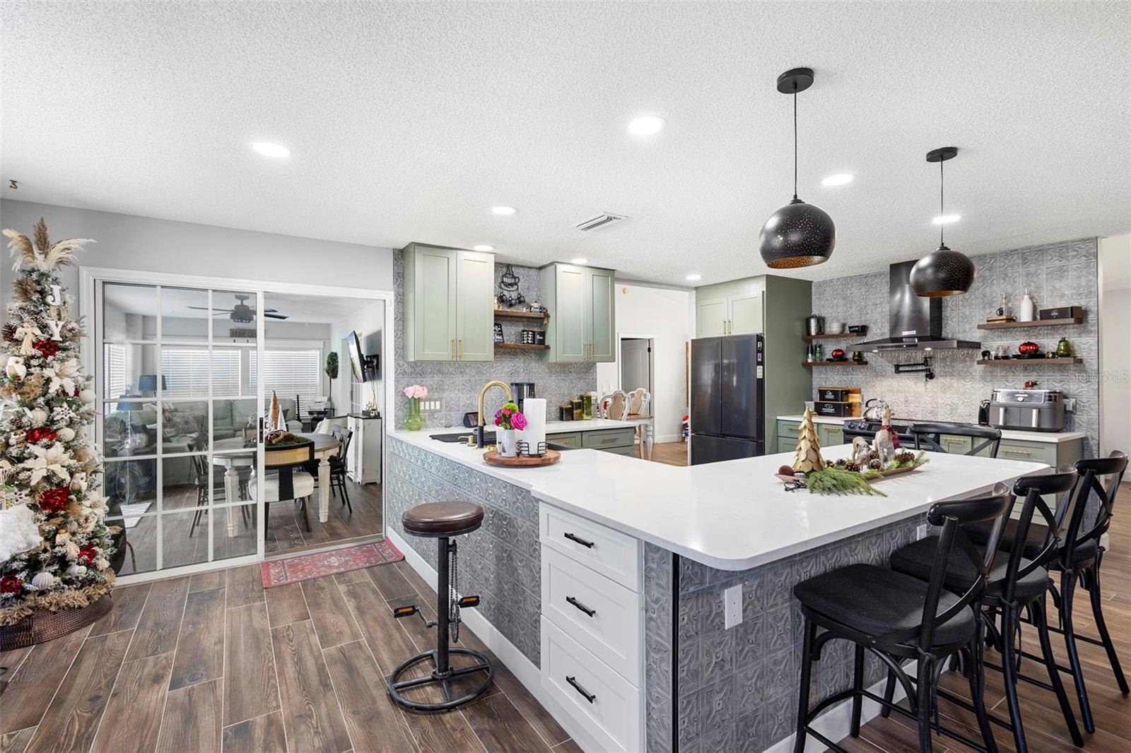 Image 14 of 37 For 2656 Ivydale Drive