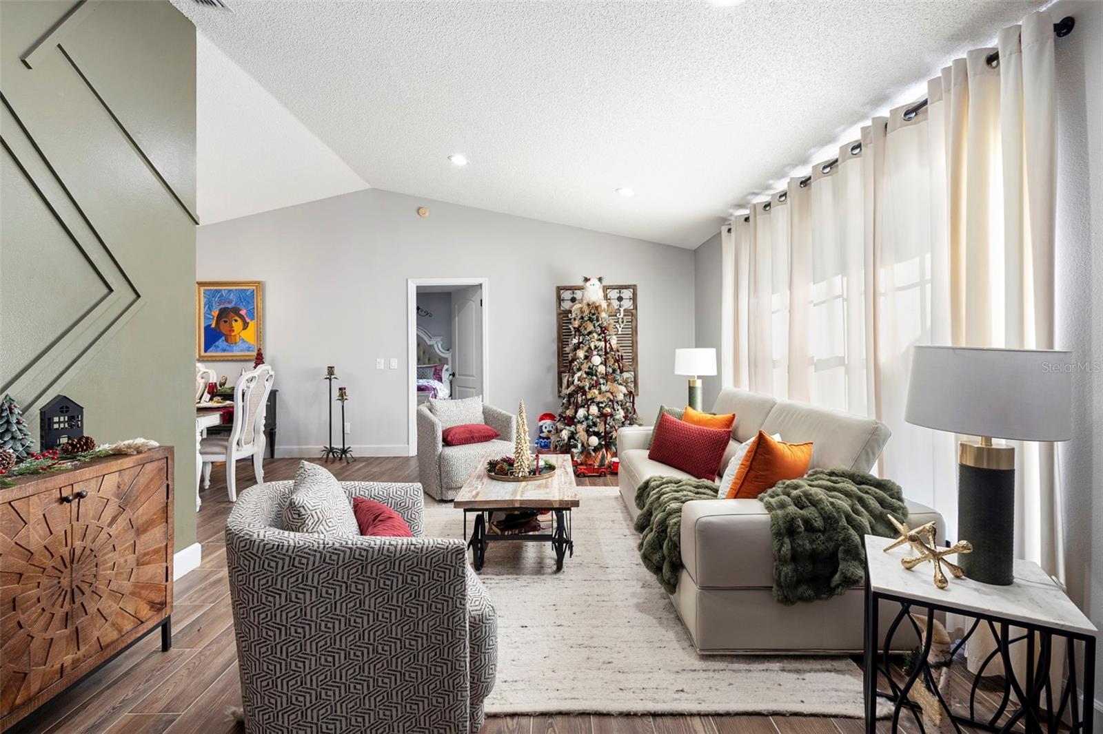 Image 4 of 37 For 2656 Ivydale Drive