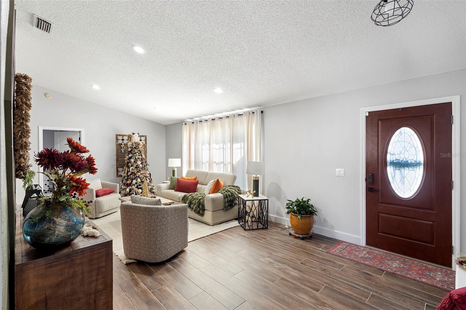 Image 5 of 37 For 2656 Ivydale Drive