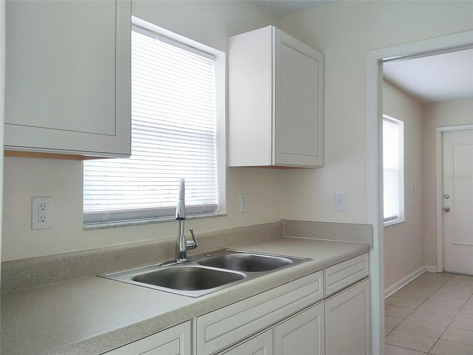 Image 8 of 21 For 867 Chippendale Street