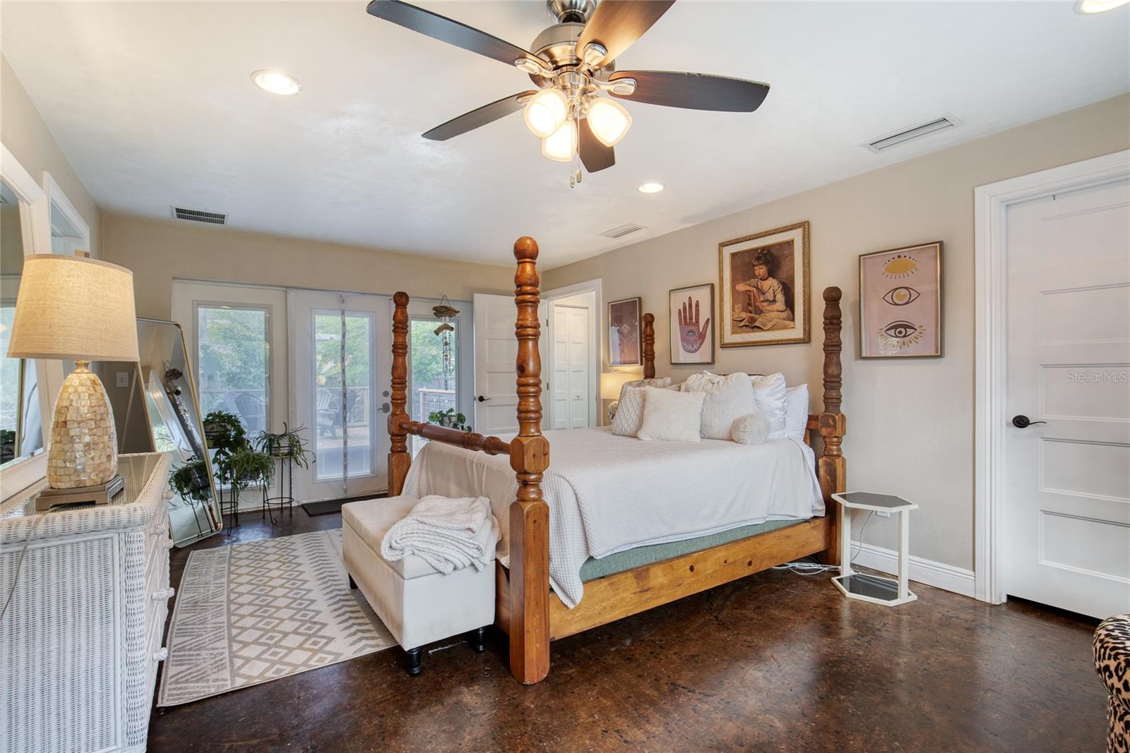 Image 26 of 52 For 37 Reynolds Avenue