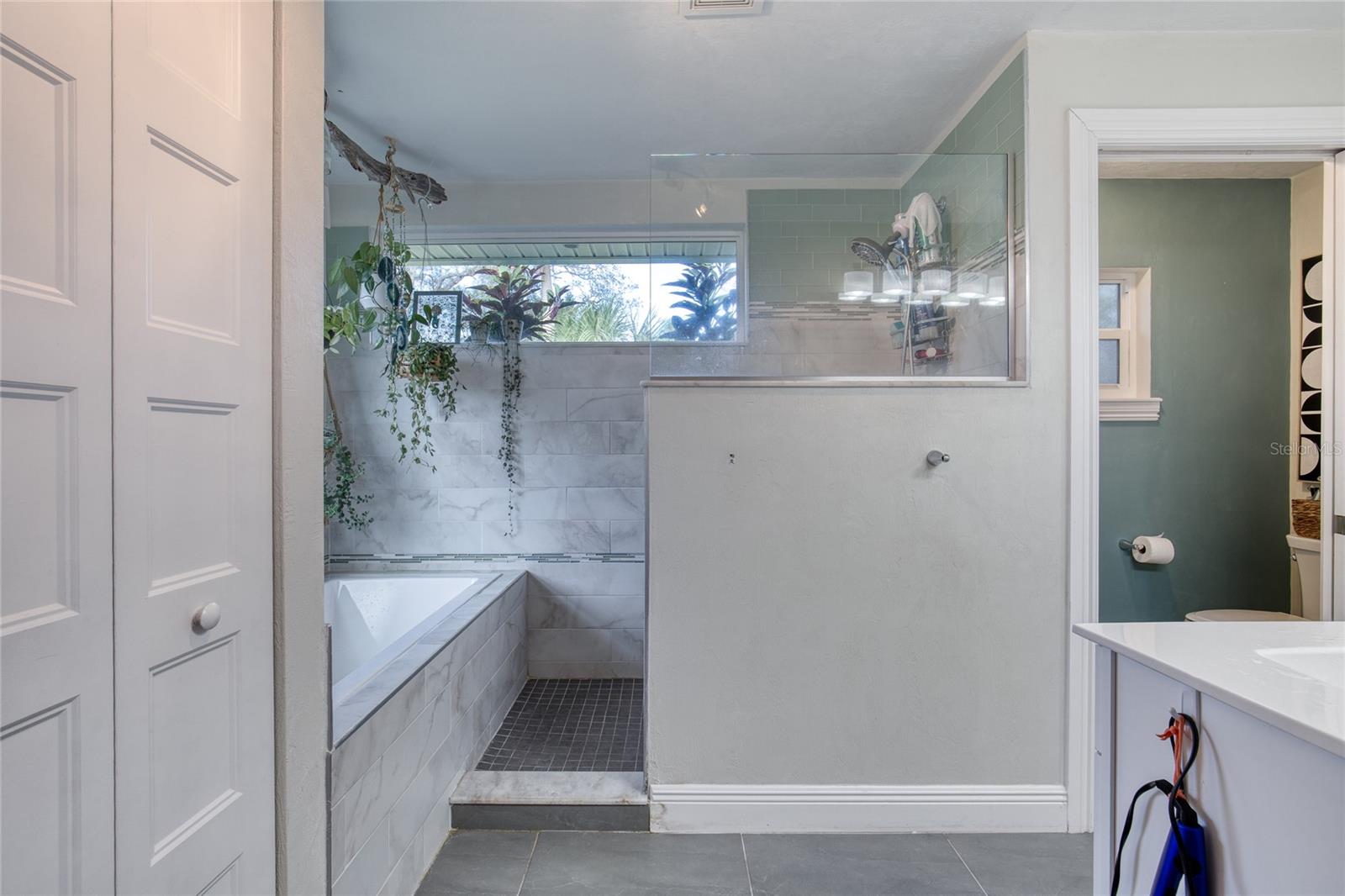 Image 27 of 52 For 37 Reynolds Avenue