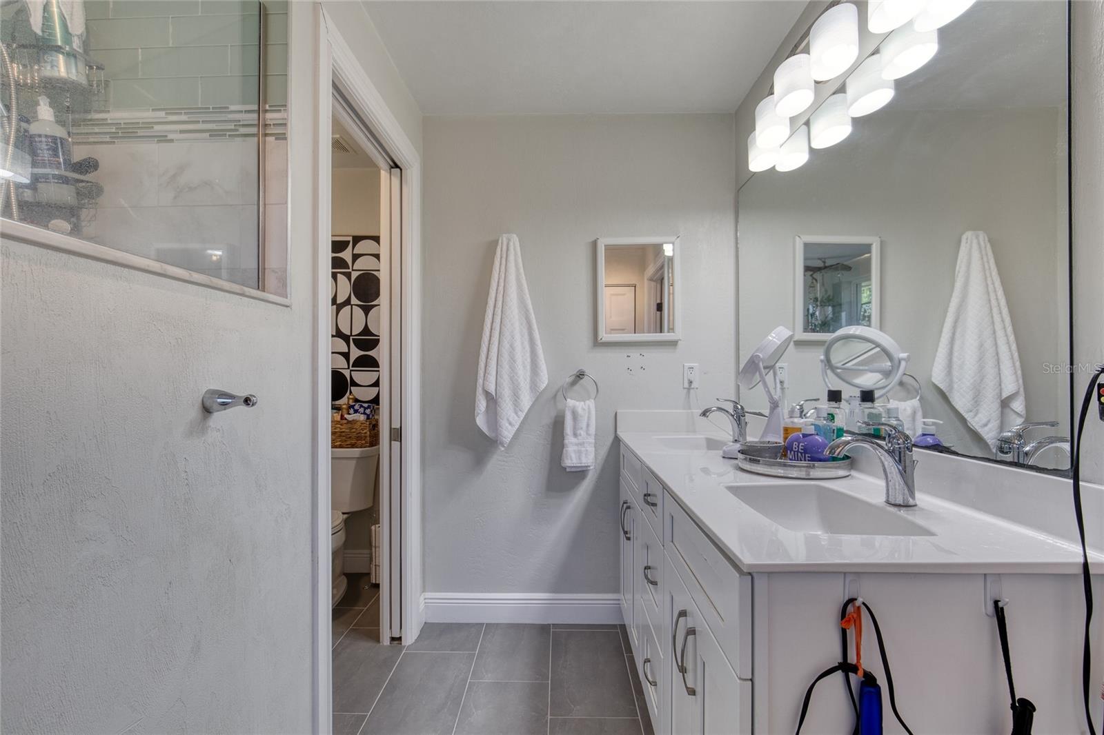 Image 28 of 52 For 37 Reynolds Avenue