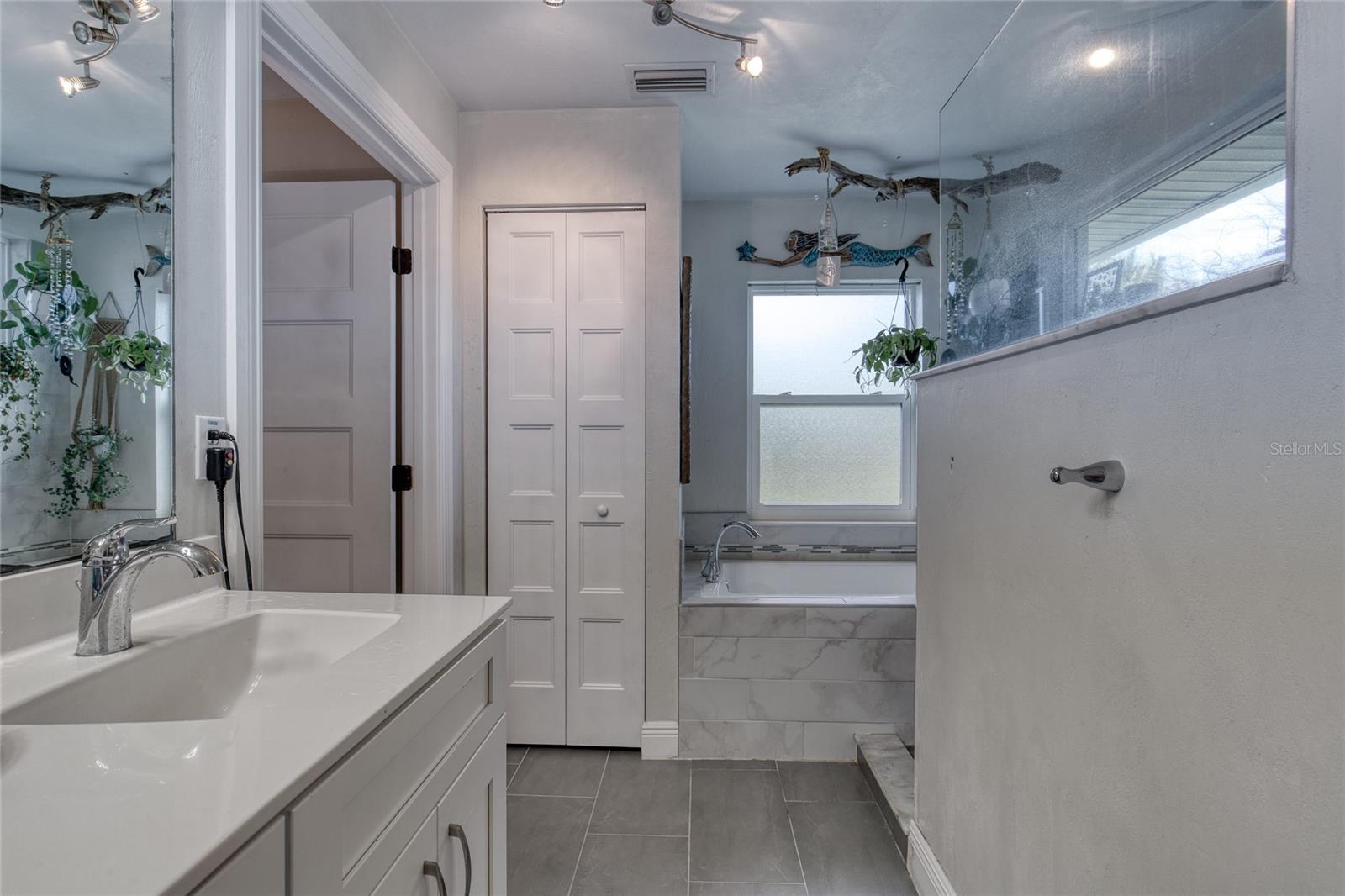 Image 29 of 52 For 37 Reynolds Avenue