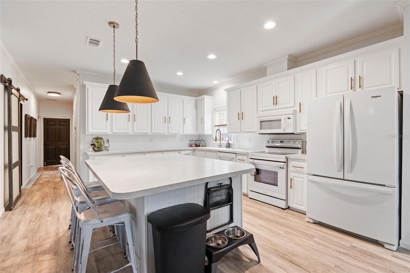 Image 11 of 46 For 5132 Walnut Avenue