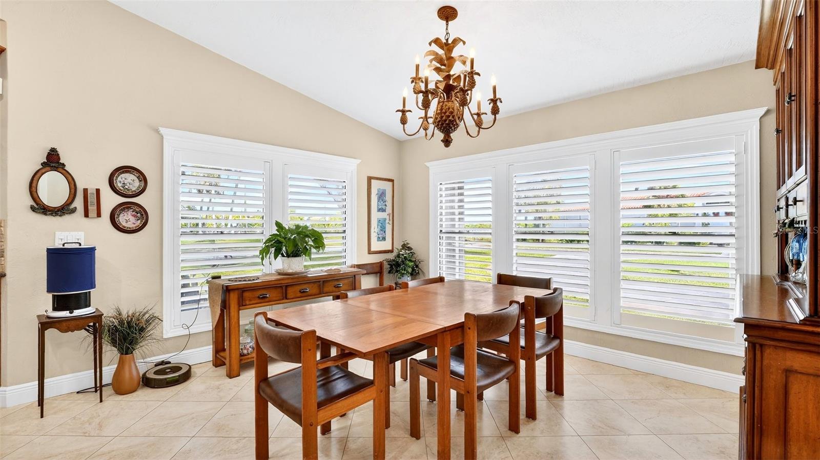 Image 22 of 57 For 1100 Riverside Drive