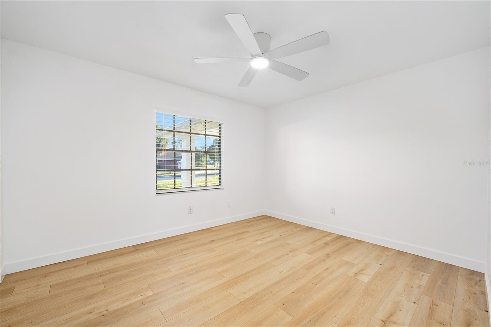 Image 23 of 53 For 2 Avenue Bonita