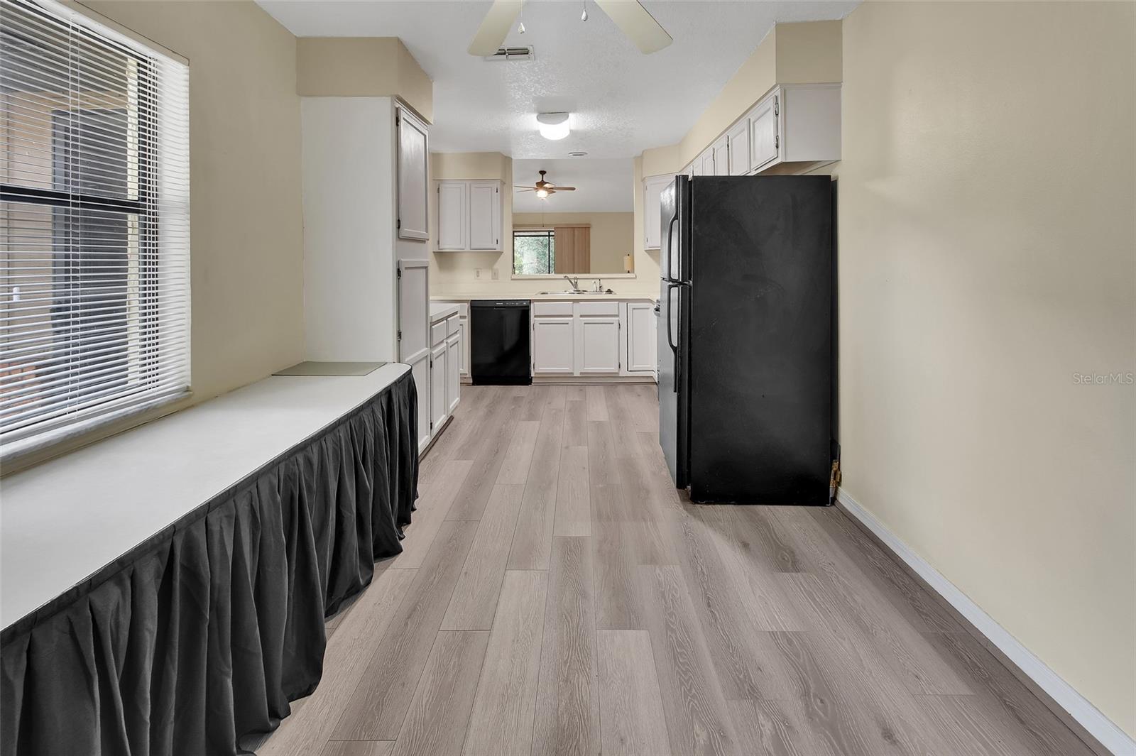 Image 16 of 34 For 526 Hemingway Court