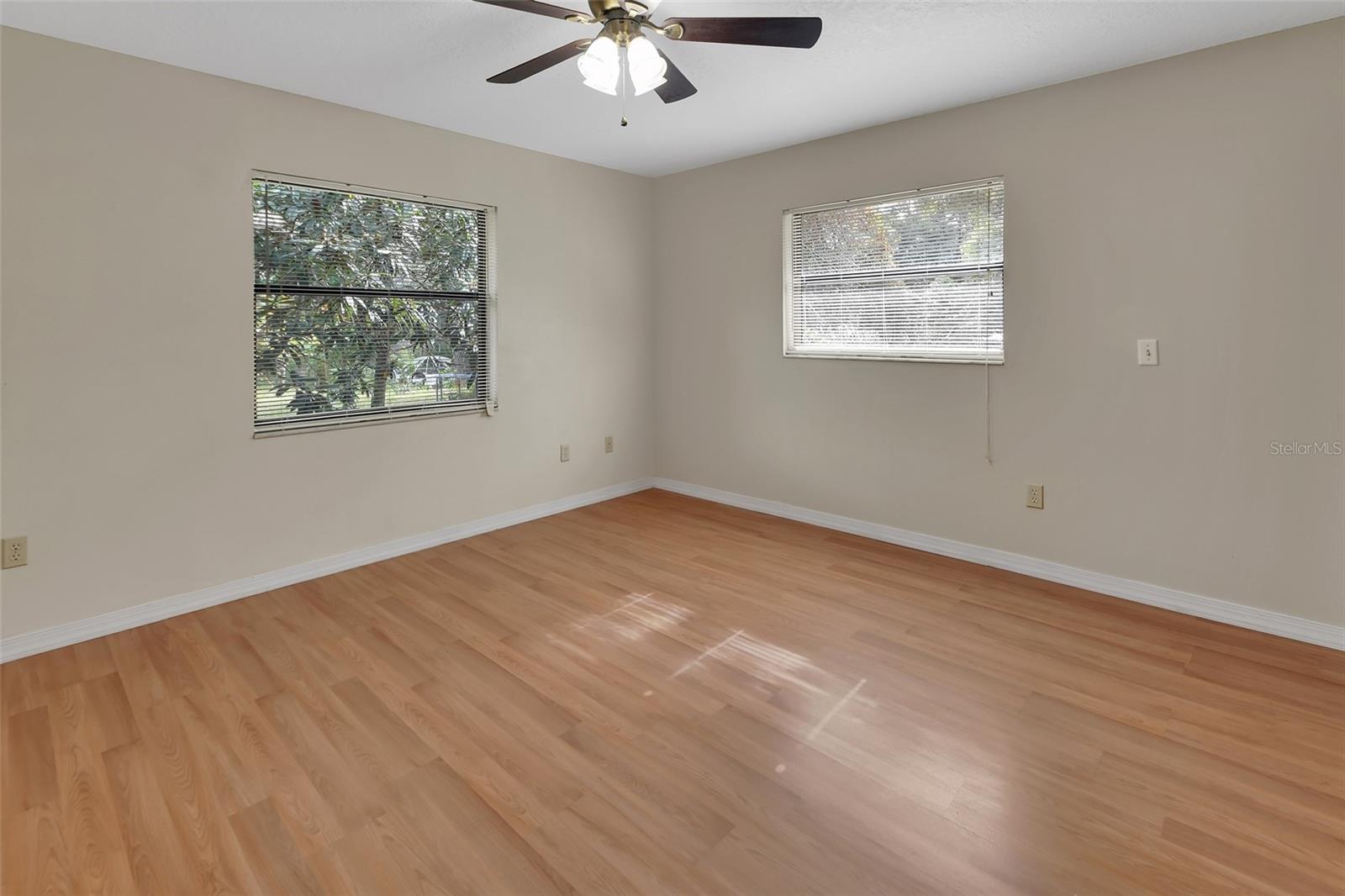 Image 17 of 34 For 526 Hemingway Court