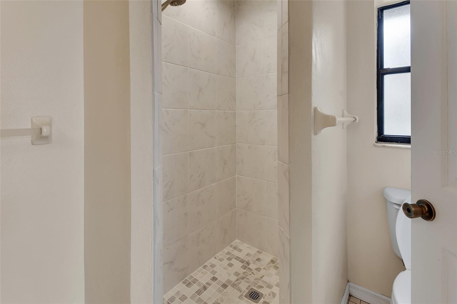 Image 22 of 34 For 526 Hemingway Court